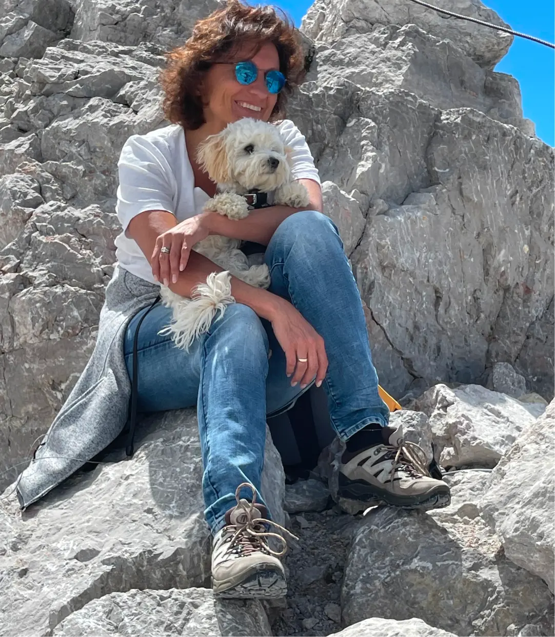 Irene mit Leo auf Berg